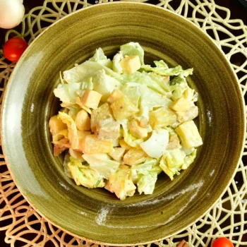 Салат с ананасом и сыром