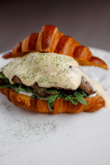 Круассан Milano с ростбифом — Luma bistro & bakery, Тараз