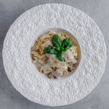 Паста Fettuccine, сливочно-грибной соус, филе цыпленка, шампиньоны — Luma bistro & bakery, Тараз