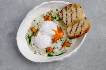 Сливочная шакшука с лисичками — Luma bistro & bakery, Тараз