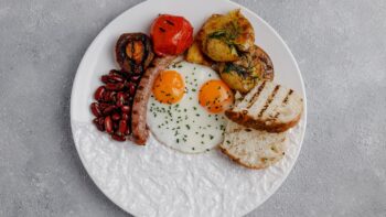 Английский завтрак — Luma bistro & bakery, Тараз