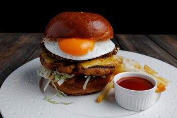 Бургер Brioche Double Patty — Luma bistro & bakery, Тараз