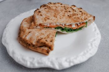 Итальянская Puccia Лосось гравлакс с рукколой — Luma bistro & bakery, Тараз