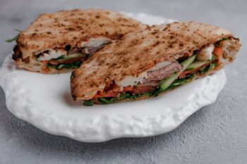 Итальянская Puccia Roast Beef с овощами — Luma bistro & bakery, Тараз
