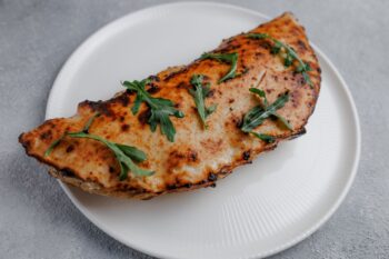 Кольцоне Napoletana — Luma bistro & bakery, Тараз