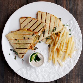 Кесадилья с цыплёнком — Luma bistro & bakery, Тараз