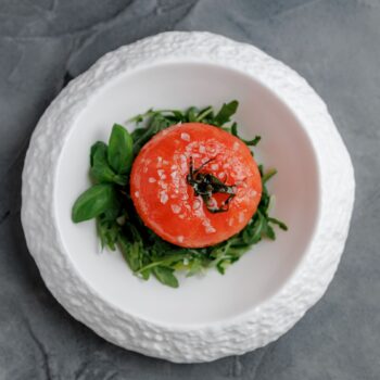 Томат Caprese с рукколой — Luma bistro & bakery, Тараз