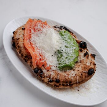 Лепёшка Napoletana с авокадо и лососем — Luma bistro & bakery, Тараз
