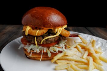 Бургер Brioche Oklahoma Crispy — Luma bistro & bakery, Тараз