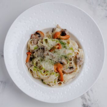 Паста Fettuccine, сливочно-грибной соус, лесные грибы — Luma bistro & bakery, Тараз