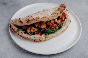 Итальянский Panuozzo Тигровые креветки Hot Sriracha — Luma bistro & bakery, Тараз