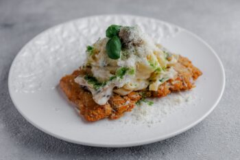 Паста Fettuccine, сливочно-трюфельный соус, куриный шницель, шампиньоны — Luma bistro & bakery, Тараз