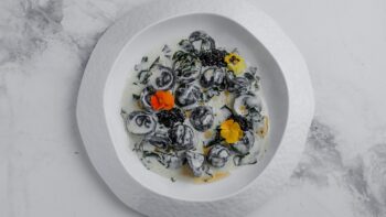 Cappelletti Black с лососем и копчёной форелью, сливочным соусом и морскими водорослями — Luma bistro & bakery, Тараз