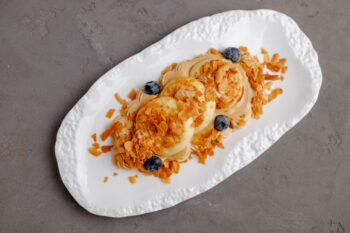 Сырники с кремом из вареной сгущенки и вафельной крошкой — Luma bistro & bakery, Тараз