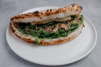 Итальянский Panuozzo Филе Миньон с грибами и рукколой — Luma bistro & bakery, Тараз